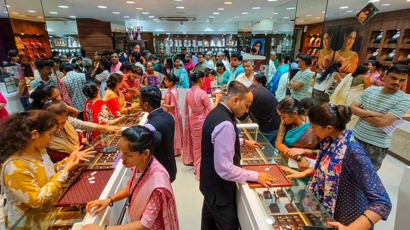 चांदी की कीमतों में अचानक जोरदार उछाल. (Photo: PTI)