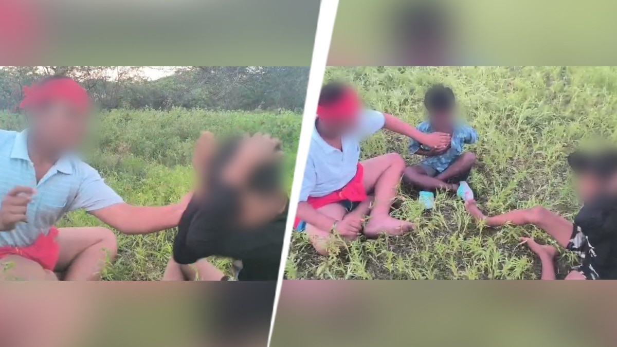नाबालिग लड़कों ने तीन मासूम बच्चों को पीटा (Photo: Screengrab)