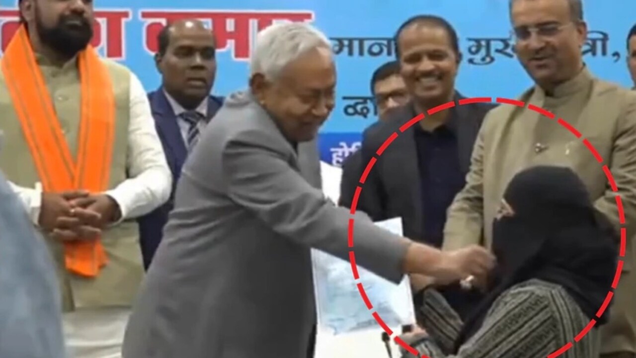 नकाब कंट्रोवर्सी: नीतीश कुमार 'पिता तुल्य' थे, या सीमा लांघ गए? बहस बड़ी हो गई है - nitish kumar hijab controversy muslim women dignity politics debate bihar opnm1 - AajTak
