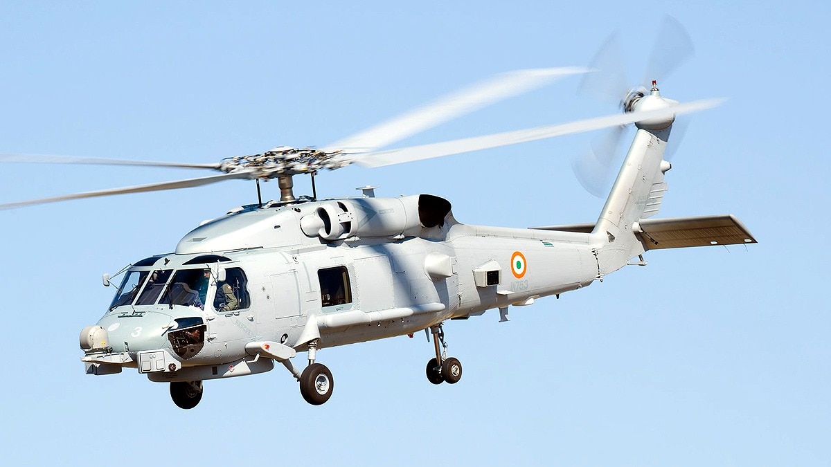ये है भारतीय नौसेना का MH-60 रोमियो हेलीकॉप्टर. (File Photo: Indian Navy) 