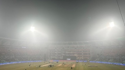 Fog delays toss in Lucknow