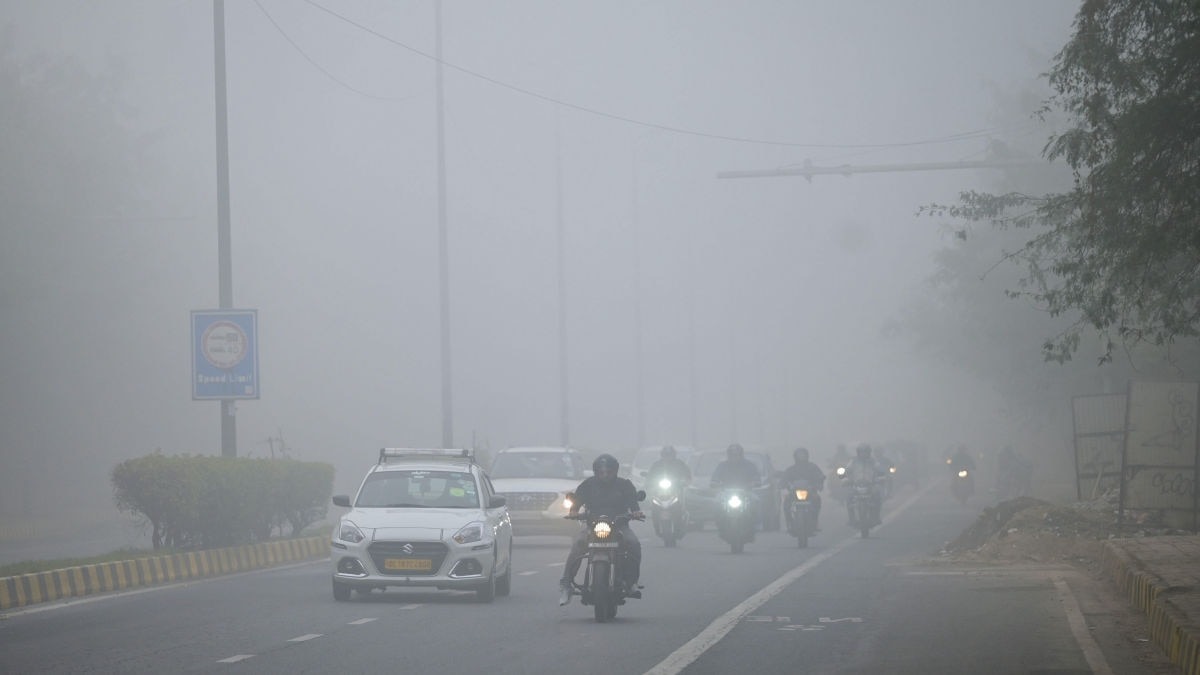 दिल्ली में प्रदूषण के चलते ग्रैप-4 लागू है.
