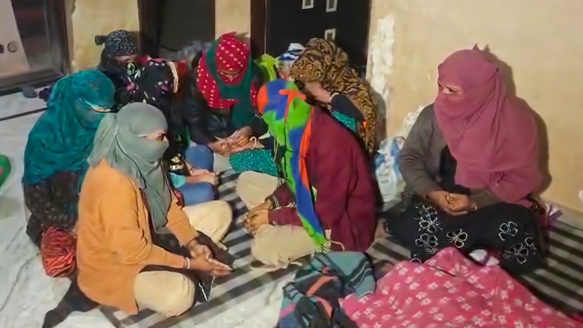 18 लोगों को अवैध कैद से मुक्त कराया गया.(Photo: Vishal Sharma/ITG)