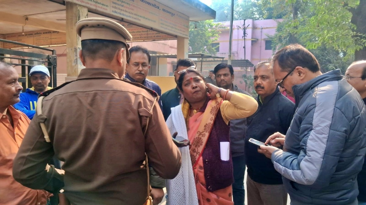 Protests erupt at post-mortem house in Kanpur after student's death (Photo - Screengrab)