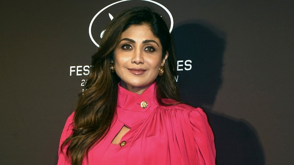 बॉलीवुड एक्ट्रेस शिल्पा शेट्टी के घर इनकम टैक्स की रेड बॉलीवुड एक्ट्रेस शिल्पा शेट्टी के घर इनकम टैक्स की रेड