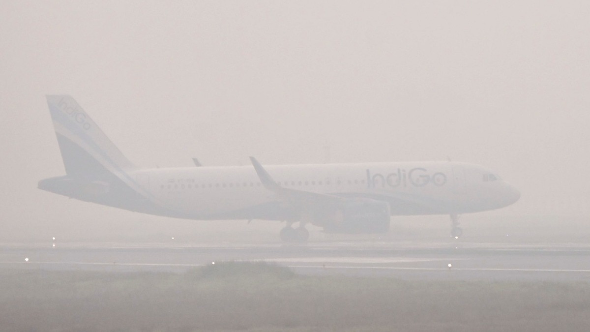 कोहरे ने हवाई यात्रियों के लिए पैदा की मुश्किलें