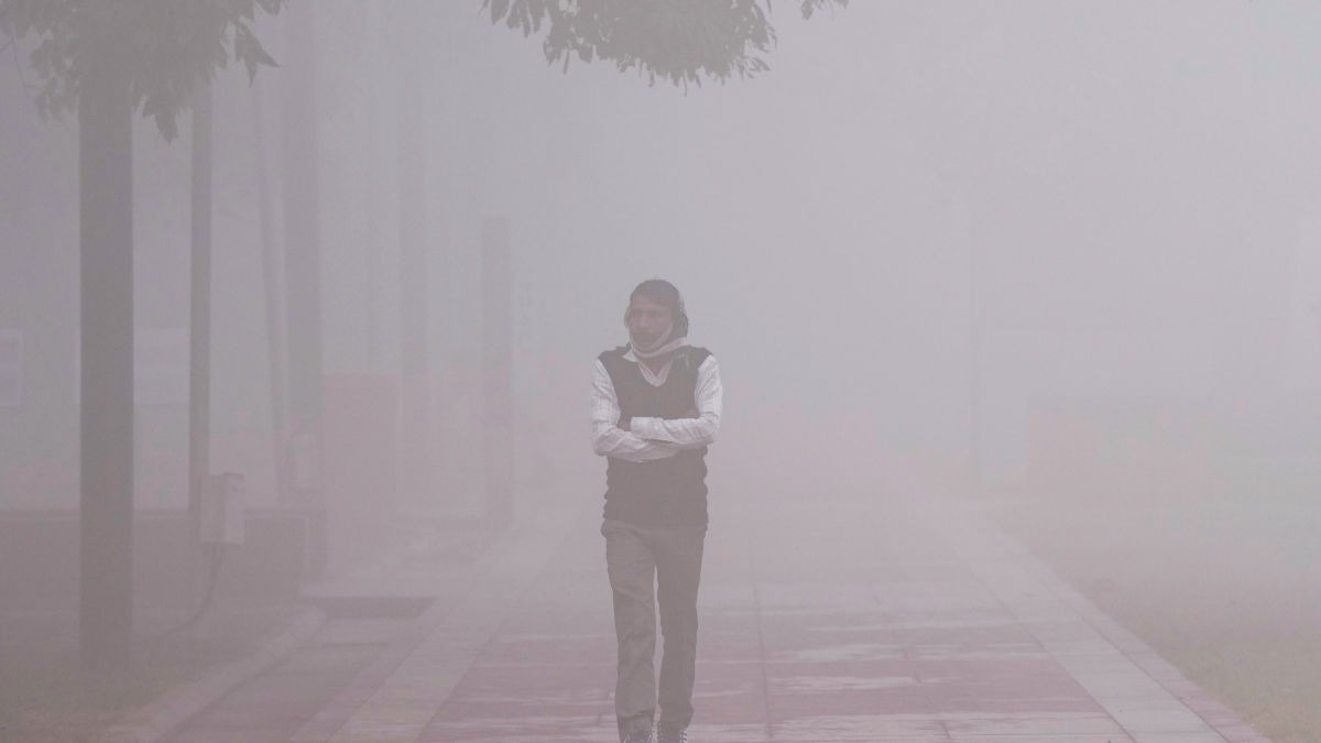 Dense fog Delhi