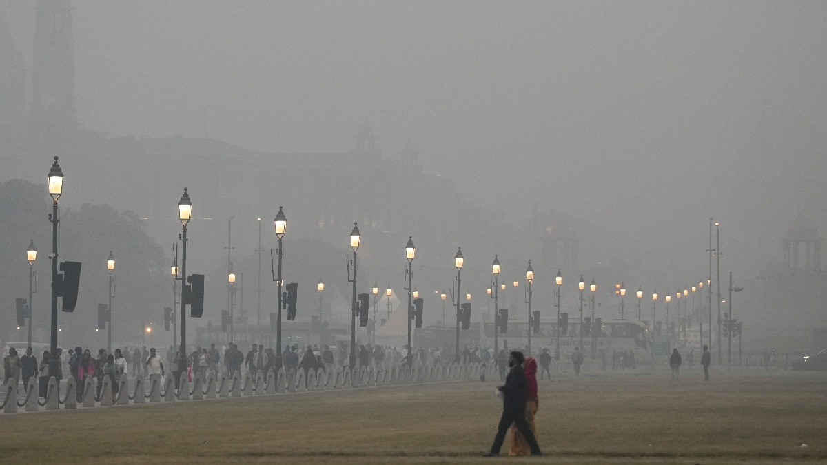 पर्यावरण राज्य मंत्री कीर्ति वर्धन सिंह ने स्वीकार किया कि वायु प्रदूषण सांस से जुड़ी बीमारियों को बढ़ाने वाले कारकों में से एक है. (Photo: PTI)