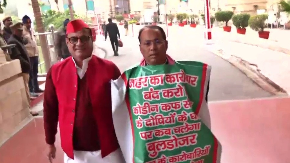 SP MLA stages protest in the UP Assembly (Photo - Screengrab)