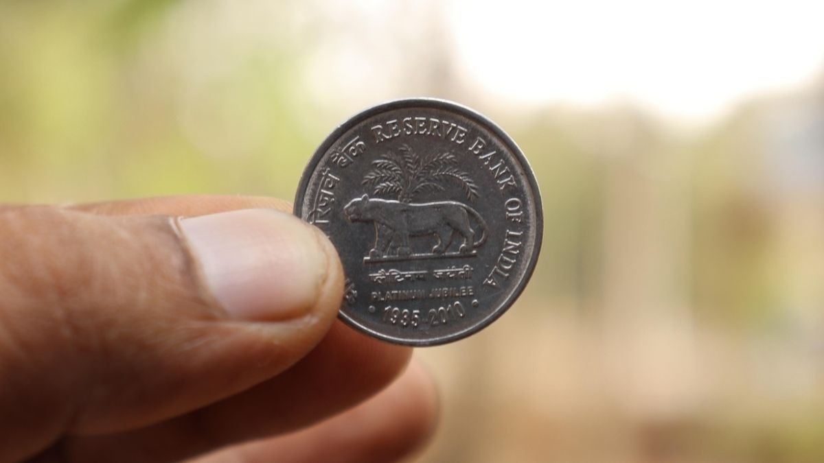 किन्नरों से मिले 1 रुपये का संभालकर रखें.(Photo: Pixabay)