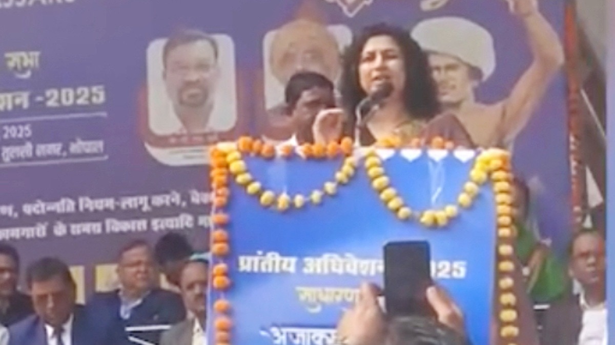 IAS मीनाक्षी सिंह ने भोपाल में दिया था विवादित बयान.(Photo:Screengrab)