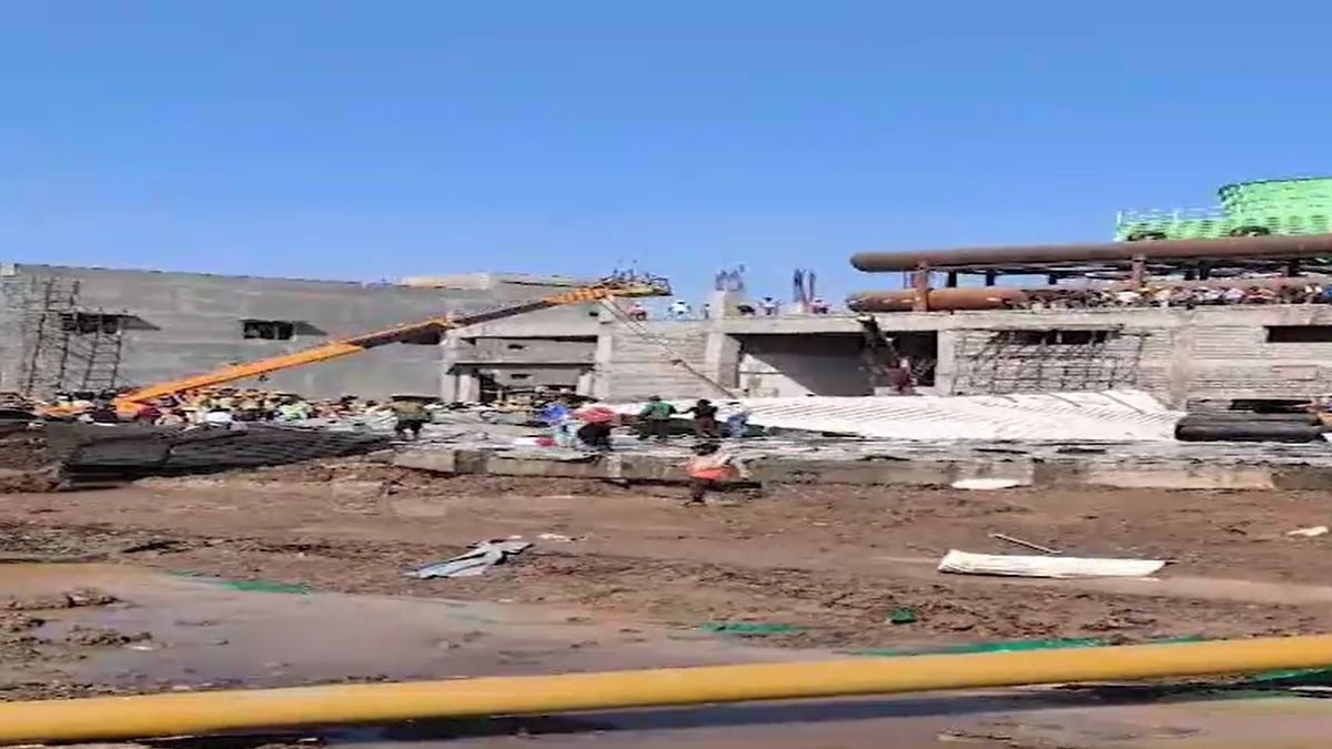 नागपुर में भरभराकर गिरा वाटर टैंक. (Photo: Screengrab)