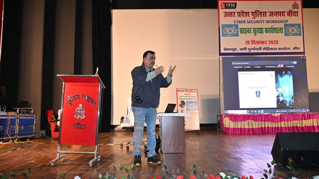 साइबर अपराध पर पुलिस की चेतावनी.(Photo: Siddhartha Gupta/ITG)