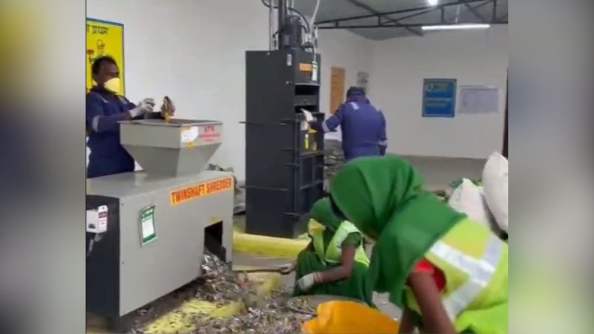 कचरे से तैयार किए जाते हैं कई उपयोगी प्रोडक्ट. (Photo: ITG)