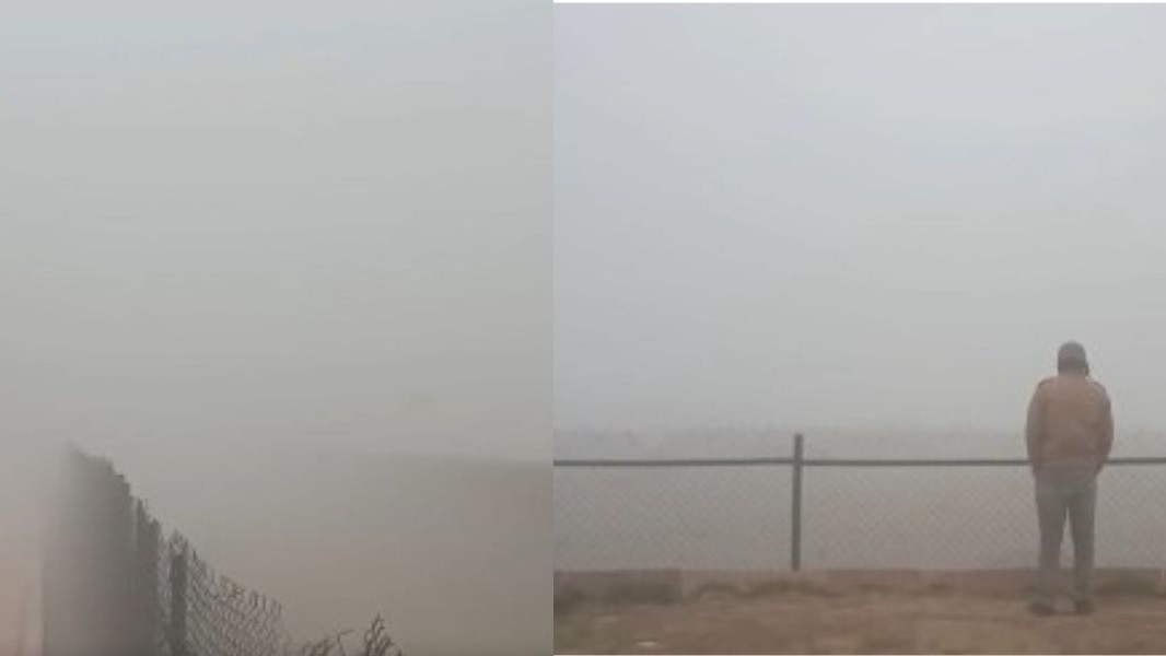 उत्तर भारत में घने कोहरे और ठंड के चलते आगरा में ताजमहल पूरी तरह धुंध में छिप गया. (Photo:PTI)