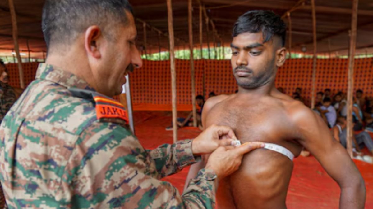 उत्तर प्रदेश पुलिस में कुल 537 पदों पर भर्ती निकली है. (Photo :PTI)