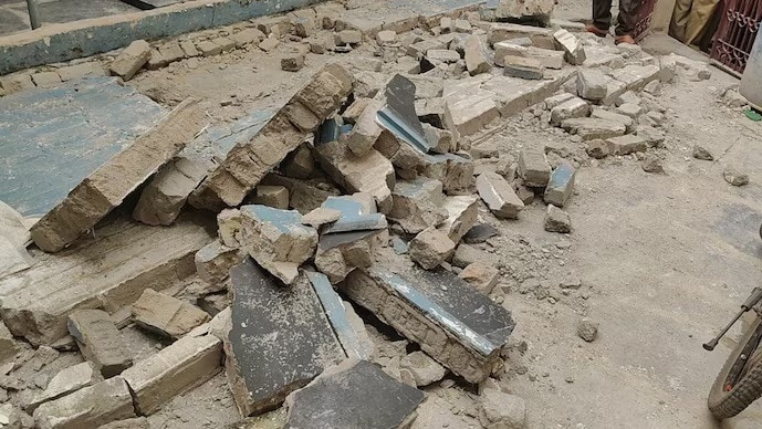 Wall collapsed in Bah, Agra