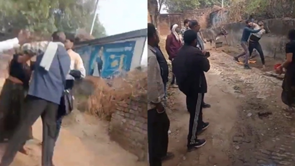 सरकारी दस्तावेज भी फाड़े.(Photo: Screengrab)