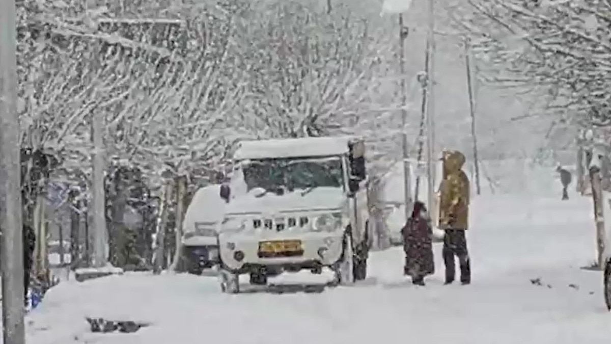 Heavy snowfall in Kashmir.