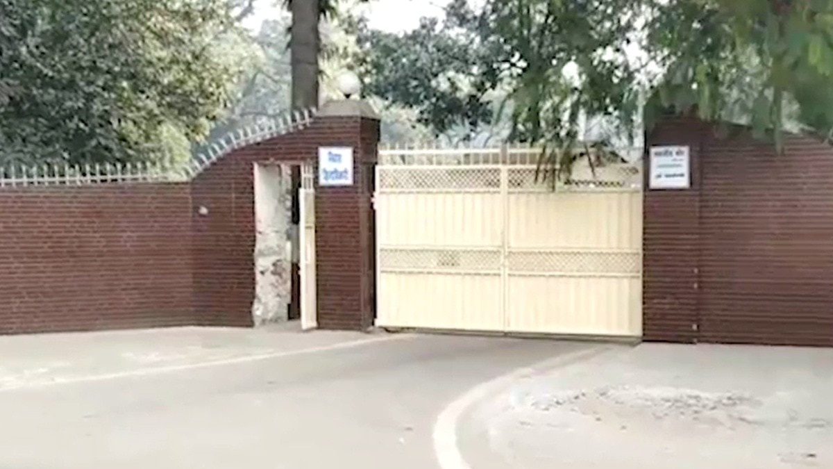 आदेश की अनदेखी करने पर कोर्ट ने यह सख्त रुख अपनाया है.(Photo:Screengrab)