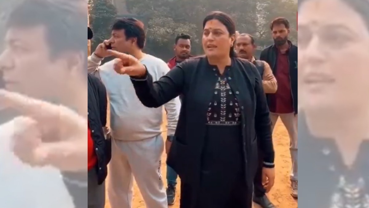  BJP councillor Renu Chaudhary confronted a group of people in a park.