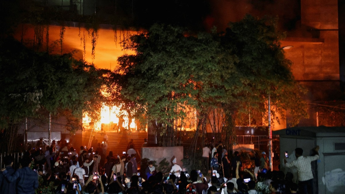 बांग्लादेश में हुई हिंसा से उजड़ा रिक्शा चलाने वाले का परिवार