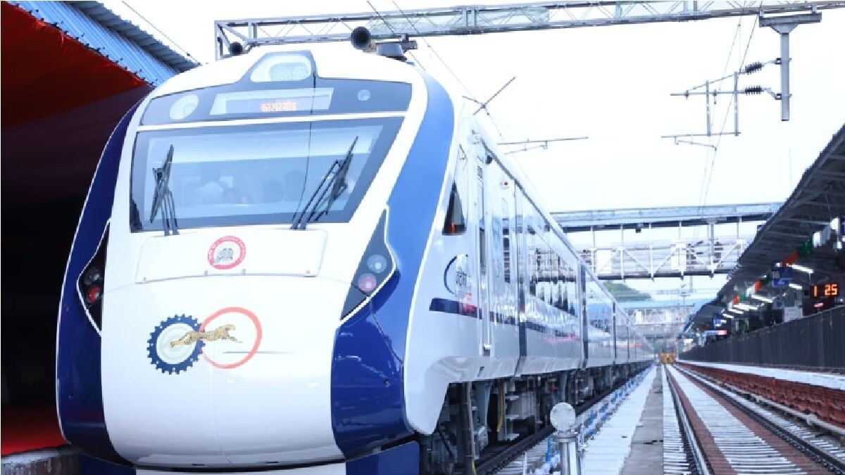 केरल में हादसे का शिकार होने से बीच वंदे भारत एक्सप्रेस. (Photo: Representational )