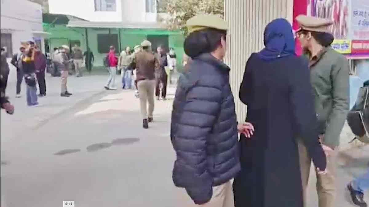 Wife creates ruckus after seeing husband with another woman