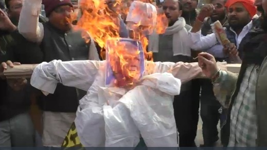 वाराणसी में जोरदार विरोध प्रदर्शन.(Photo: Screengrab)