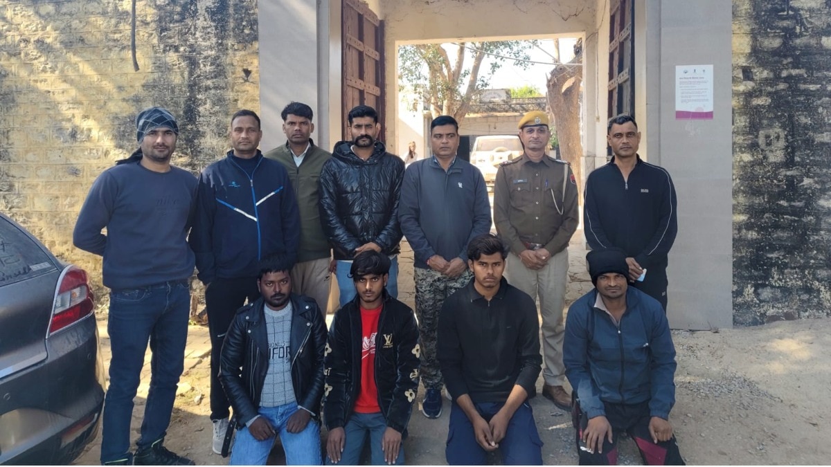 पुलिस की गिरफ्त में आरोपी.(Photo: Umesh Mishra/ITG)