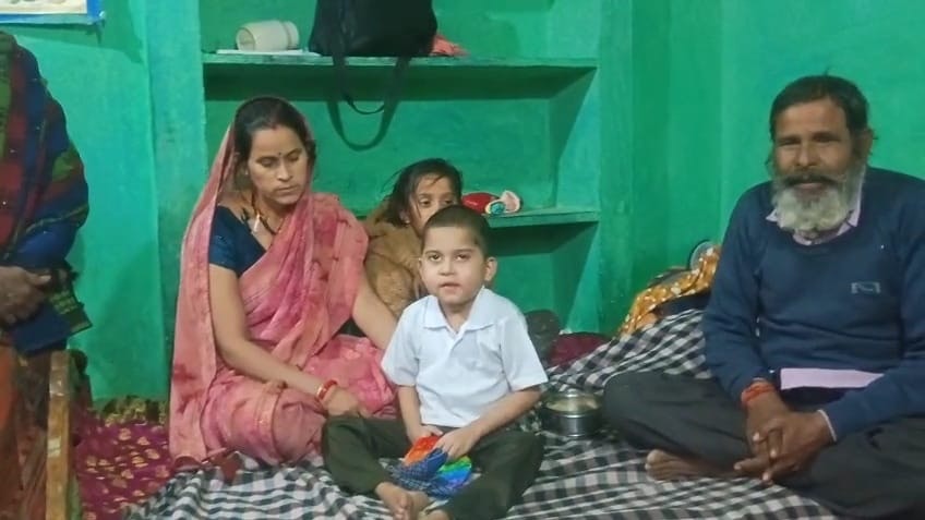 इलाज के दौरान 7–8 बार डायलिसिस हुई.(Photo: Ravish Pal Singh/Pawan Sharma/ITG)