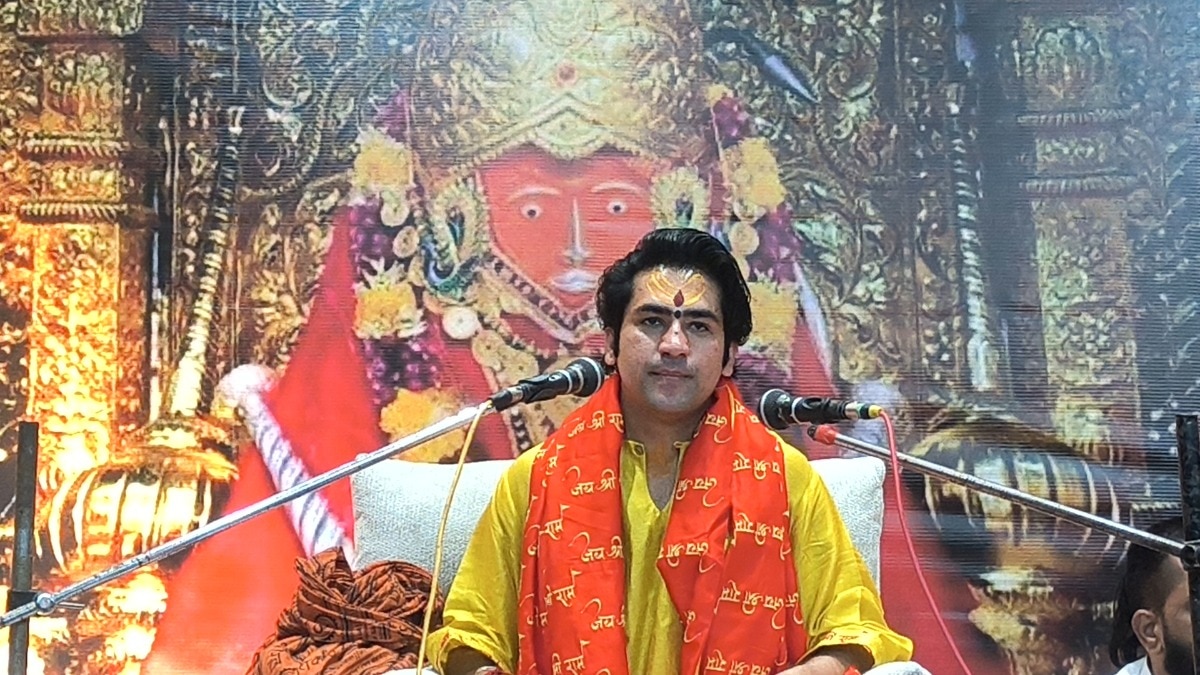 भिलाई पहुंचे कथा वाचक धीरेंद्र कृष्ण शास्त्री.(Photo: Raghunandan Panda/ITG)