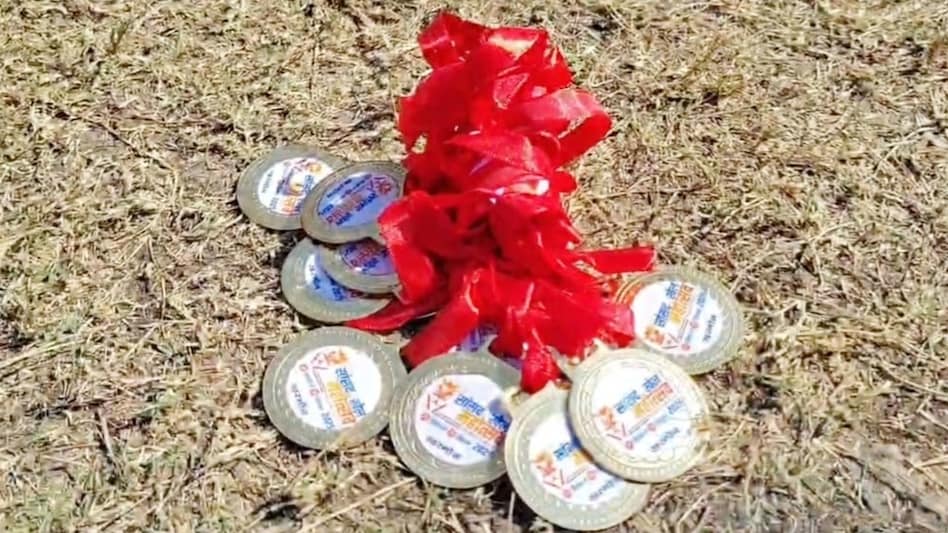 MP के खरगोन में खिलाड़ियों ने फेंके मेडल.(Photo:ITG) publive-image