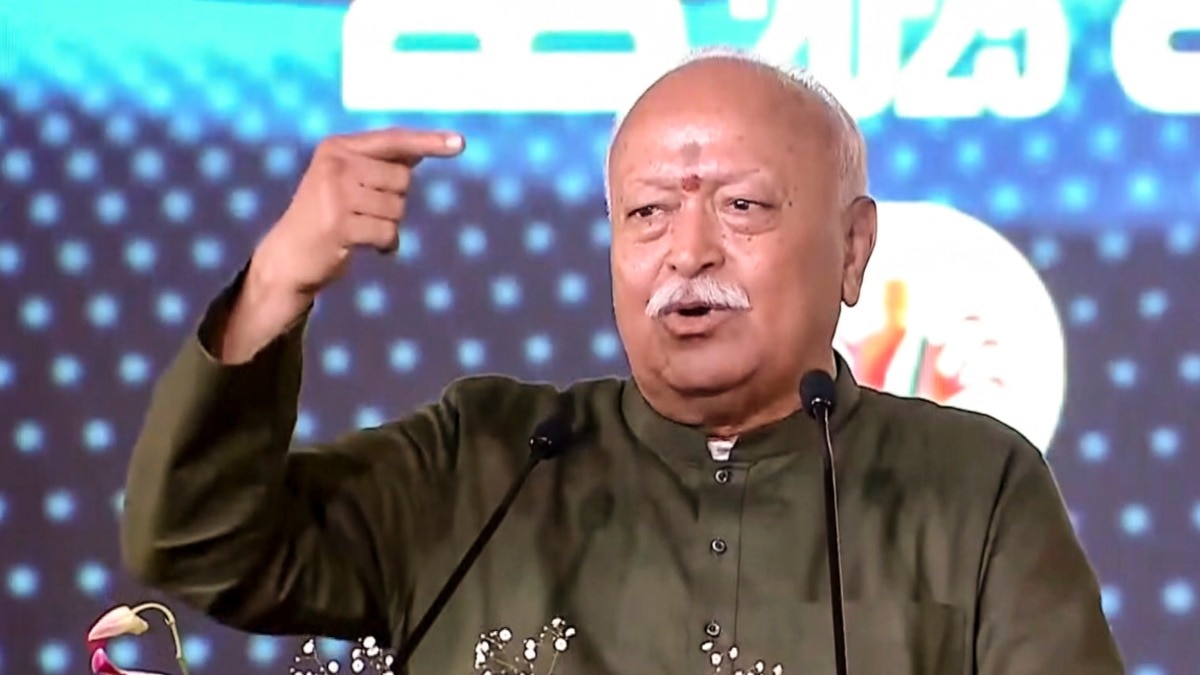 तिरुपति में कार्यक्रम के दौरान आरएसएस प्रमुख मोहन भागवत (Photo: PTI)