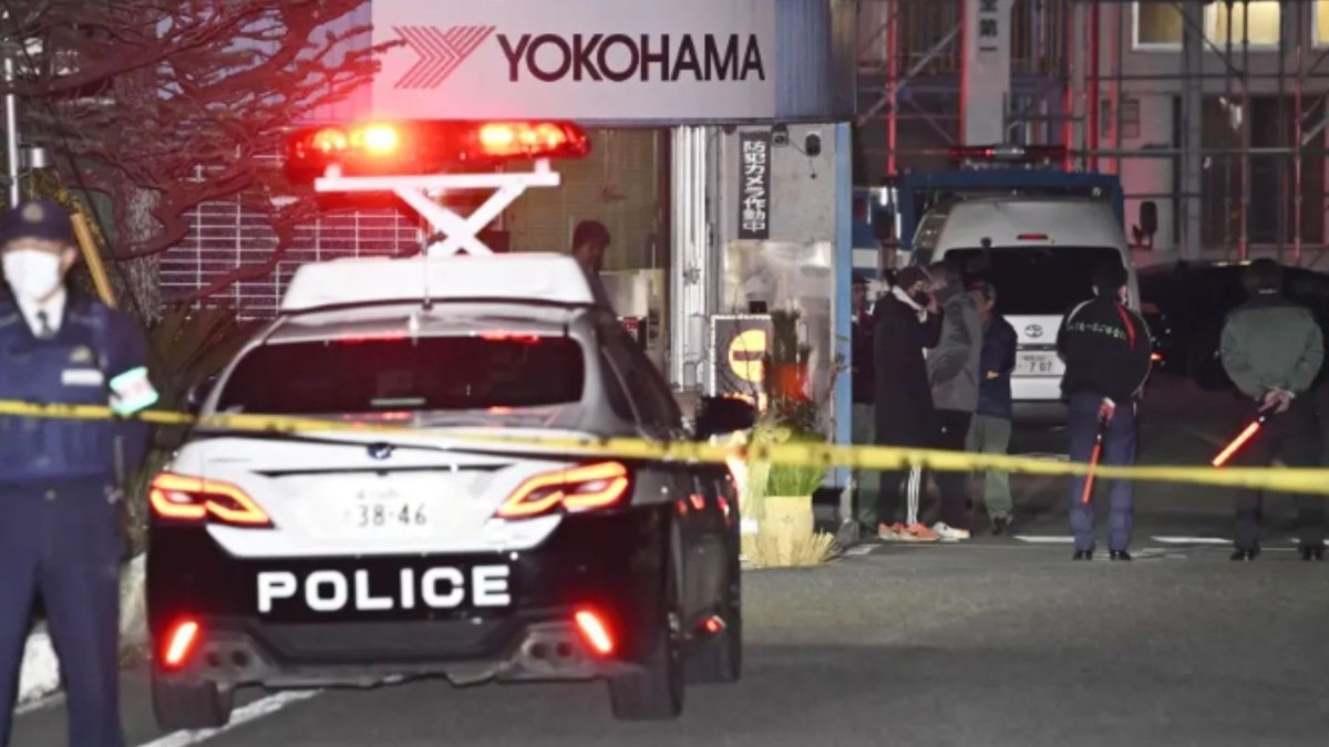 हमले में घायल लोगों के हॉस्पिटल ले जाया गया है.