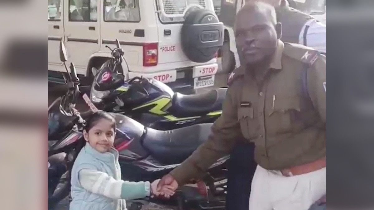 कोचिंग से लौटते वक्त ऑटो में छूट गया था बैग.(Photo:Screengrab)