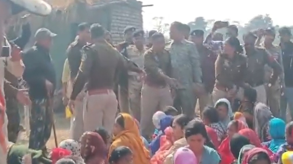 कोयला खदान के खिलाफ प्रदर्शन करते लोग. (Photo: @bhupeshbaghel)