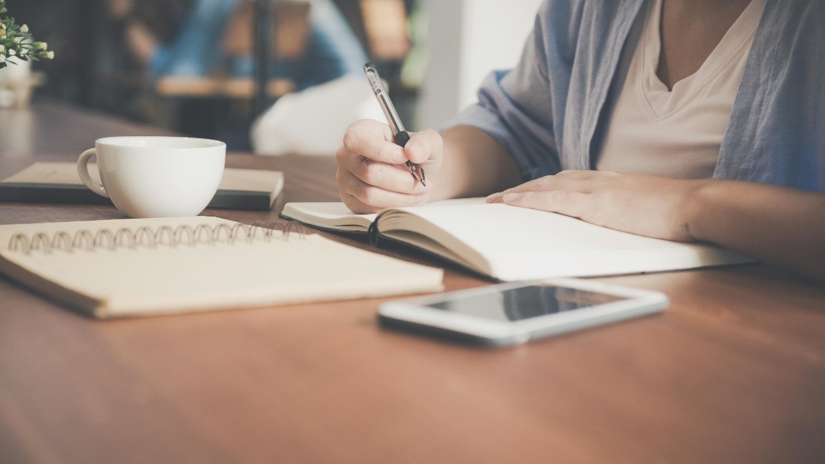 एक्सपर्ट्स के मुताबिक सही समय पर पढ़ाई करने से दिमाग ज्यादा एक्टिव रहता है और पढ़ा हुआ लंबे समय तक याद रहता है. ( Photo: Pexels)