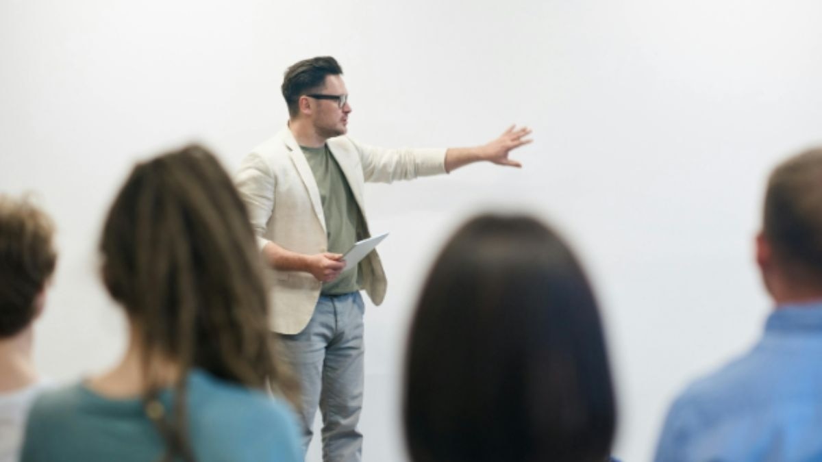 अंबेडकर यूनिवर्सिटी ने कॉलेजों के लिए टीचिंग और नॉन टीचिंग के पदों पर भर्ती निकाली है. (Photo: Pexels)