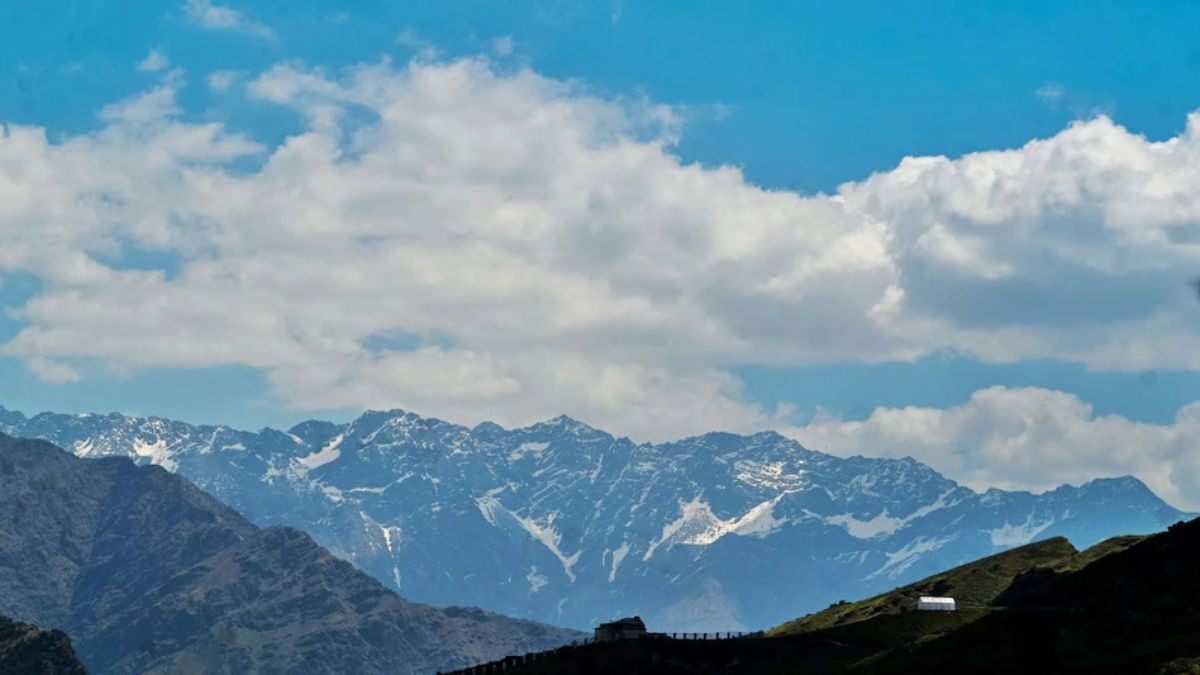 12,000 फीट की ऊंचाई पर टूटा दम... सिक्किम में ट्रेकिंग करने गया था यूपी का शख्स, अचानक बिगड़ गई तबीयत