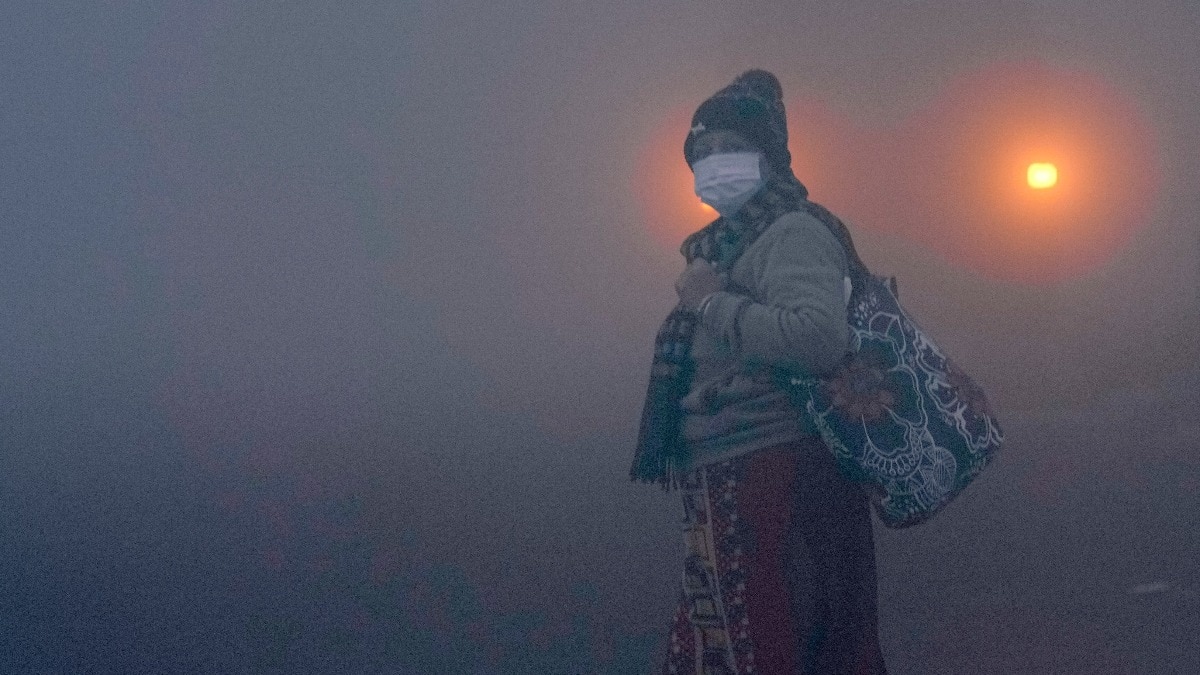 कोहरे की चादर में लिपटी दिल्ली (File Photo: PTI)