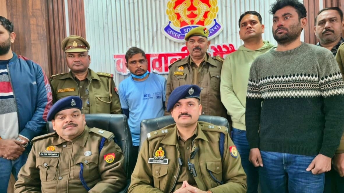 Robbery suspects in custody of Auraiya police (Photo - ITG)