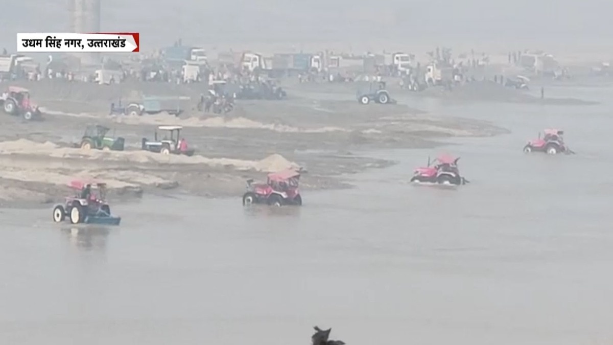 In Uttarakhand, overloaded trucks are carrying sand by digging the womb of Kosi river
