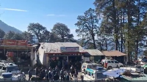 नए साल के जश्न के लिए चोपता पहुंचे टूरिस्ट (Photo-ITG)