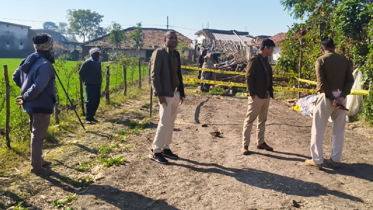 बेटे ने पिता को लाठियों से पीटकर मार डाला.(Photo:ITG)