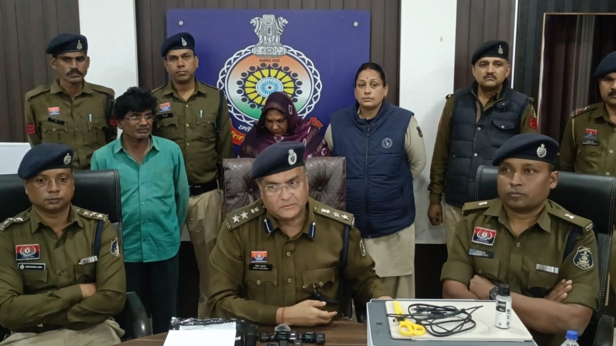 पुलिस गिरफ्त में पति-पत्नी.(Photo: Raghunandan Panda/ITG)