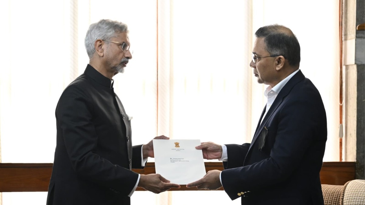 भारतीय विदेश मंत्री एस जयशंकर खालिदा जिया को श्रृद्धांजलि देने ढाका पहुंचे.