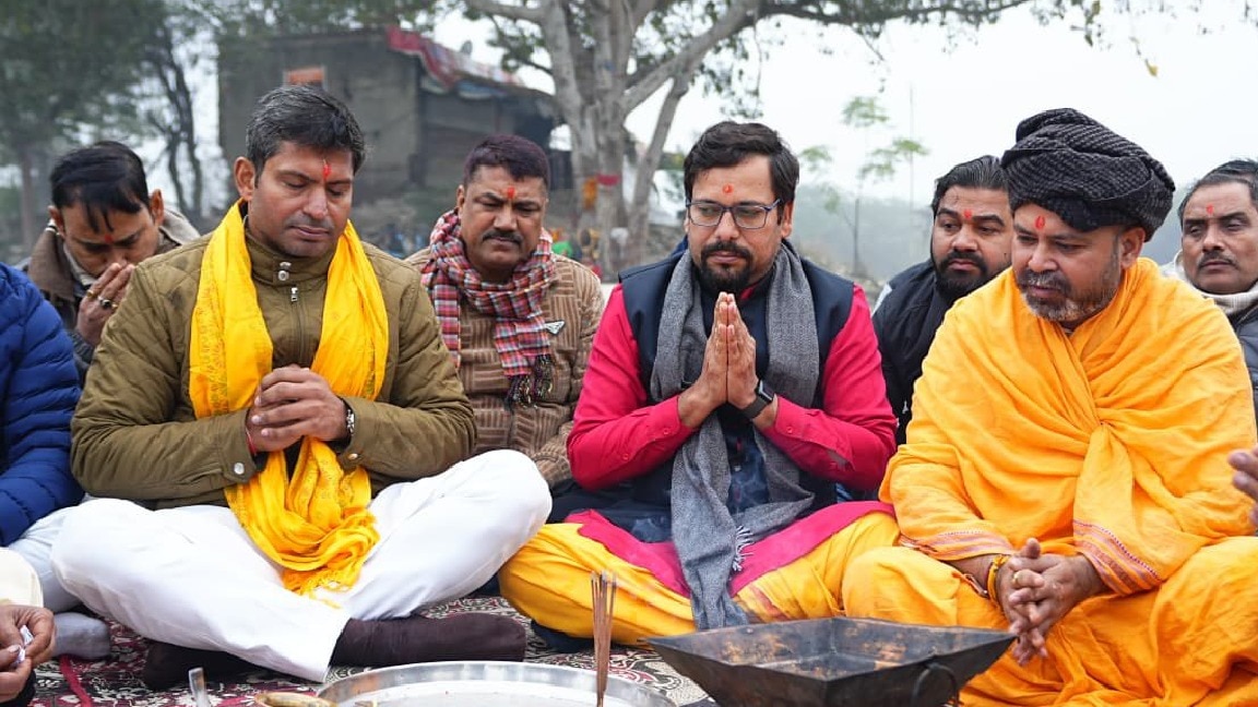 aap yamuna river hawan