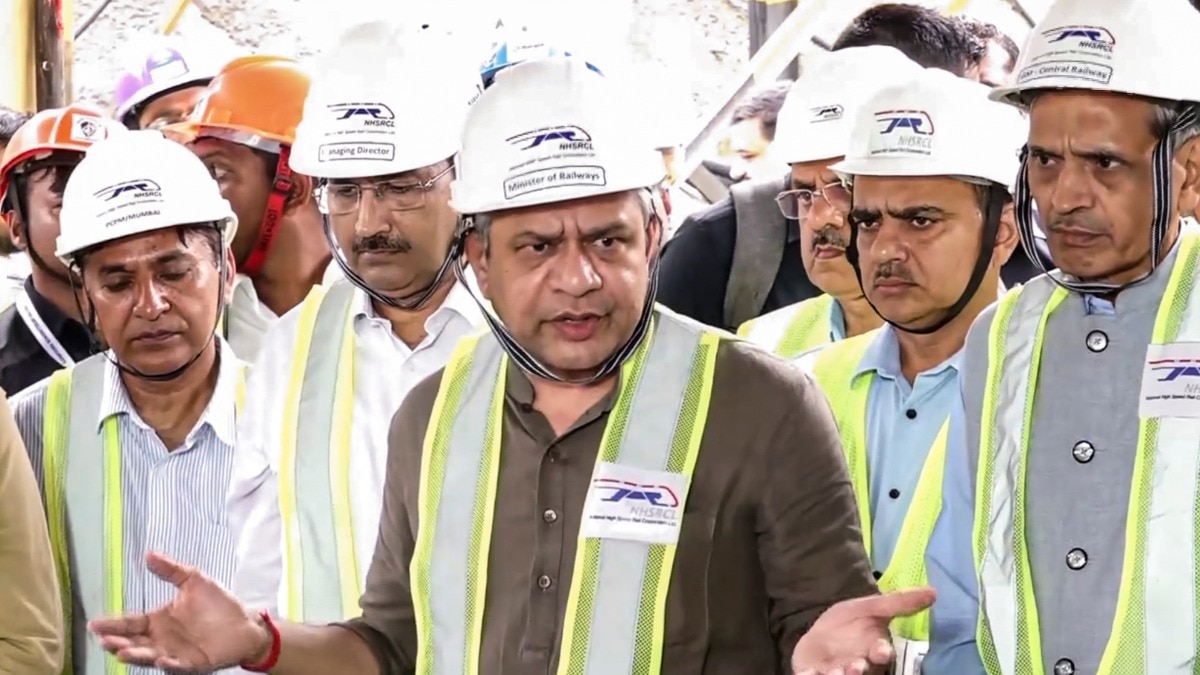 अश्विनी वैष्णव ने मुंबई में बुलेट ट्रेन सुरंग का उद्घाटन (Photo: PTI)