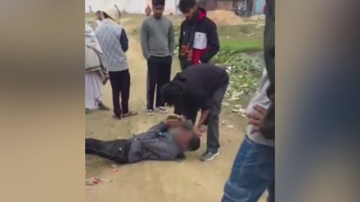 बिहार के युवक के साथ मॉब लिंचिंग. (Photo: Screengrab)